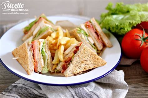 Il club sandwich nasce in america all'inizio del 1900 in una club house. Club sandwich di pollo | Ricette della Nonna