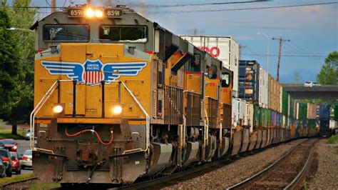 Union Pacific Freight Trains Youtube