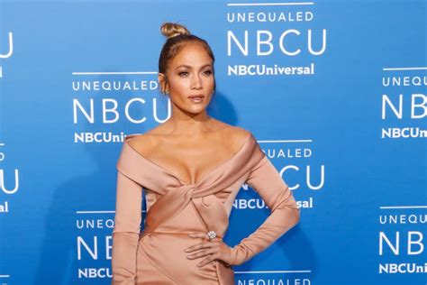Jennifer Lopez Rocked Her Way Through A Wardrobe Malfunction