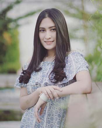 Hot news angbeen rishi tuding ibunda lakukan kekerasan adik angkat bicara cumicam 19 maret 2020. 7 Artis Cantik Indonesia yang Berdarah India, Cantiknya ...