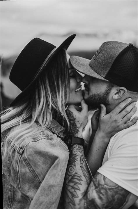 10 Couple Photography Engagement Romantic Romantic Couples Photography Tattooed Couples