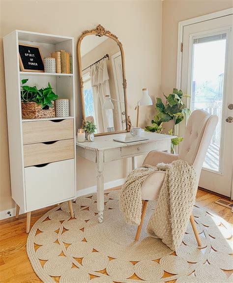 See more ideas about aesthetic rooms, aesthetic bedroom, indie room. Simple + Organized Work Space in 2020 | Aesthetic room ...