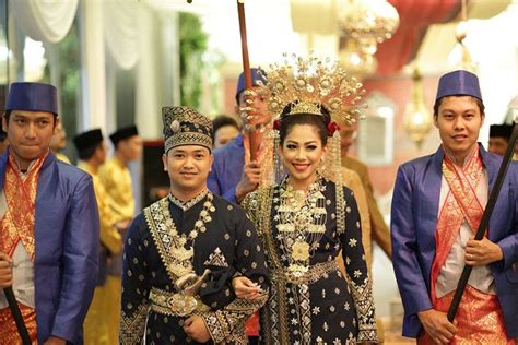Pernikahan Dengan Adat Sunda Dan Melayu Deli Ini Sangat Patut Untuk