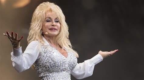 Dolly Parton Continues To Be The Hero Of 2020 Vanity Fair