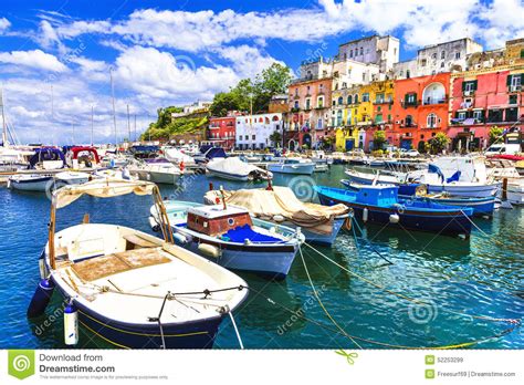 It couldn't be easier to arrange your visit to isola di procida and many more naples attractions: Isola di Procida, Italia immagine stock. Immagine di ...