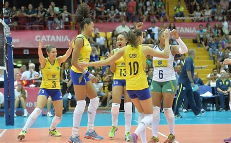 Se a derrota para a rússia em atenas deixou uma imagem negativa, as jogadoras da seleção brasileira entraram com vontade de calar os críticos nos jogos olímpicos de pequim, em 2008. Seleção brasileira de vôlei feminino no Grand Prix - 11/06 ...