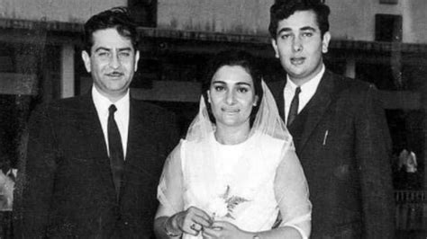 Raj Kapoor Birth Anniversary Kareena Kapoor Karisma Riddhima Remember Him With Priceless Pics