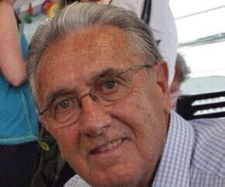 Los primeros cuatro versículos crean una oración en el griego original. El movimiento vecinal llora la muerte de Tiburcio de Lucas ...