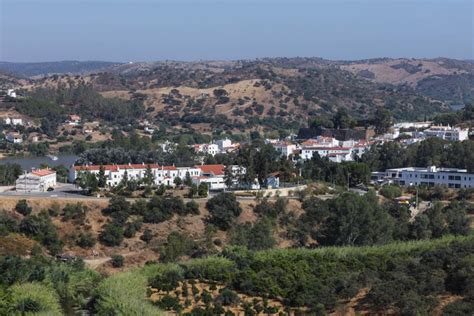Em castro marim, os incêndios não dão tréguas e o fogo que lavra na zona de odeleite já passou para o concelho vizinho de tavira e obrigou a retirar mais pessoas de casa, por prevenção. CASTRO MARIM, TAVIRA E ALCOUTIM EM RISCO MÁXIMO DE ...