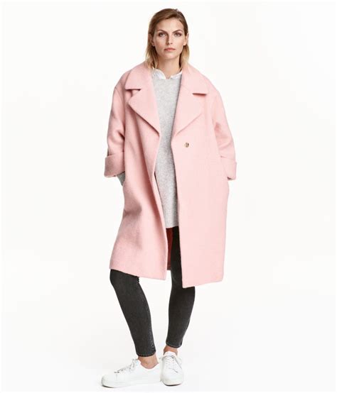 12 Gorgeous Coats To Fall In Love With This Season Pink Coat Outfit