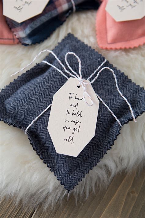 These Handmade Winter Wedding Hand Warmer Favors Are Adorable