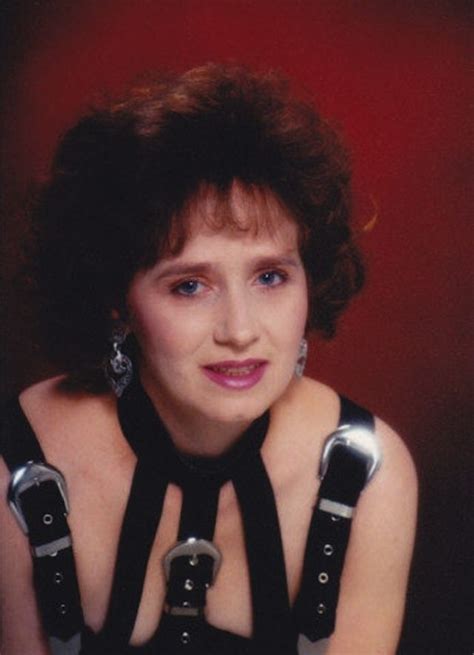 Glamour Shots Was Once The Coolest Store In Every Mall In The 1990s