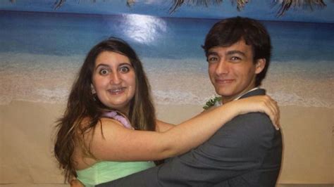 The Most Awkward Couples Photos That Will Make You Say Wtf Barnorama