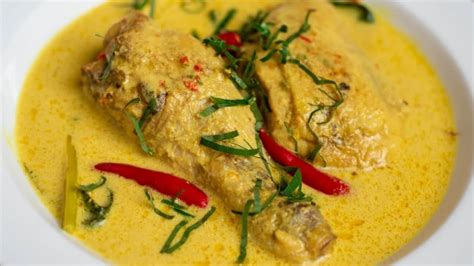 Ayam masak thai versi che nom yang mudah disediakan, rasanya sangat sedap dengan gabungan cili dan kunyit segar, aroma. Resepi Ayam Masak Lemak Cili Api | Makanan Sedap Resepi Mudah