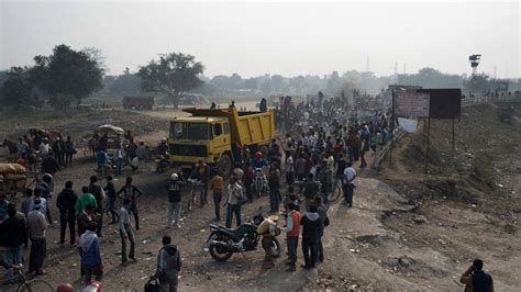 Nepal Border Blockade Ethnic Groups Lift Roadblocks Bbc News