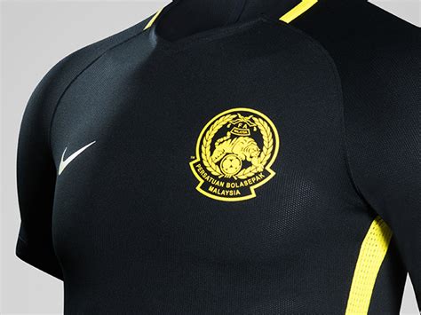 Harimau malaya terbang bersama malaysia airlines. Nike revamps the national jersey for the new Malaysia ...