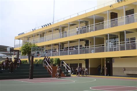 The School Carmelitas