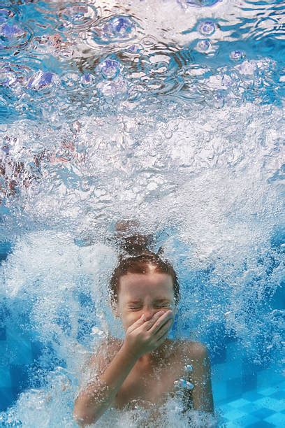 点の水 飛び込むのストックフォト Getty Images Su fotoğrafçılığı Sualtı Havuz