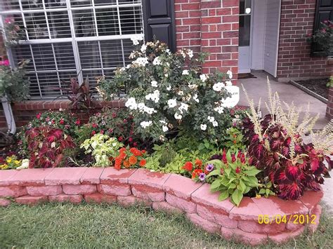 Flower Bed Designs For Front Of House