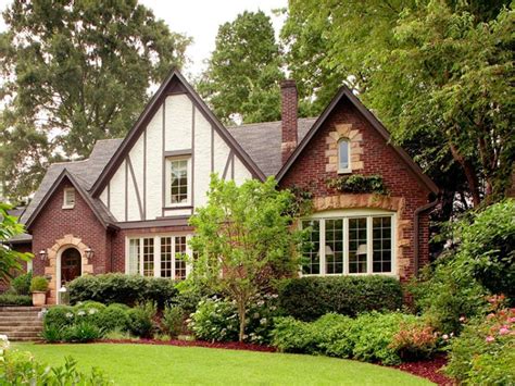 20 Of The Most Gorgeous Tudor Style Home Designs