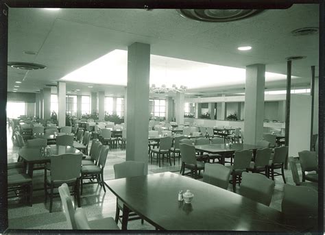 Dining Room At Burge Residence Hall The University Of Iow Flickr