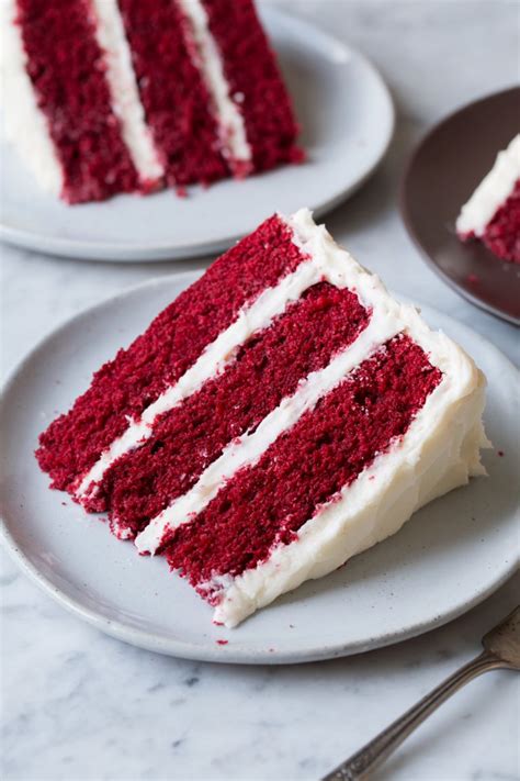While boiled mixture is cooling, using mixer cream together butter, powdered sugar and vanilla extract. Le Red Velvet Cake - Gâteaux & Délices