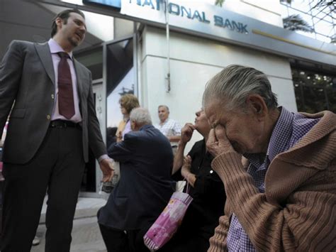 Pensioners Can Withdraw Only 120 Euros Without Atm Cards Photos Of