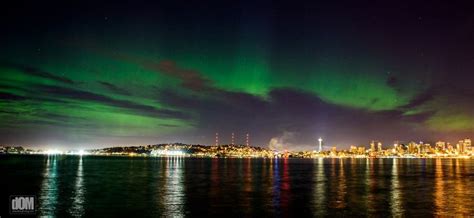 Aurora Borealis Over Seattle Northern Lights Seattle Waterfront See