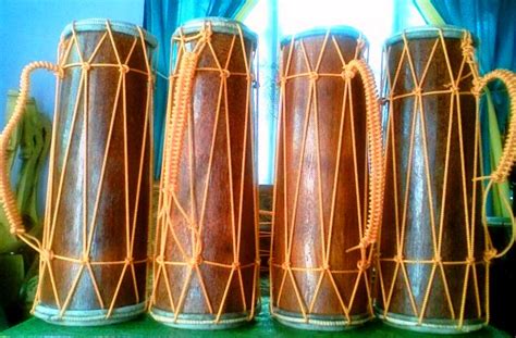 Alat musik gendang adalah alat musik membranopone tradisional, yaitu alat musik yang menghasilkan suara dari kulit/selaput/membran. GAMBUS MELAYU RIAU | RIAU DAILY PHOTO