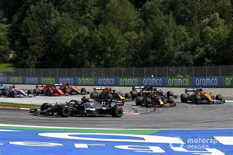 Között rendeztek meg az osztrák red bull ringen, spielbergben. Remek F1-es onboard felvételek az Osztrák Nagydíj rajtjáról