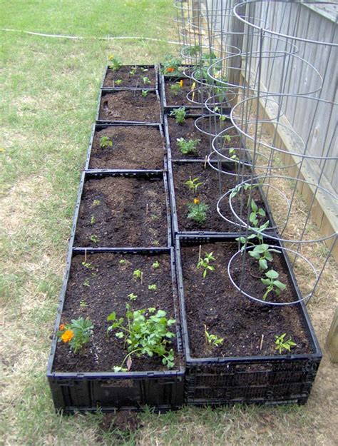 Learn how to build a raised garden bed for less than $15 per box. 18 Cheap and Easy To Build Raised Garden Beds | Decor Home ...