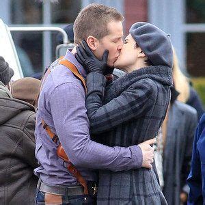 Once Upon A Time S Ginnifer Goodwin Josh Dallas Are Engaged Josh