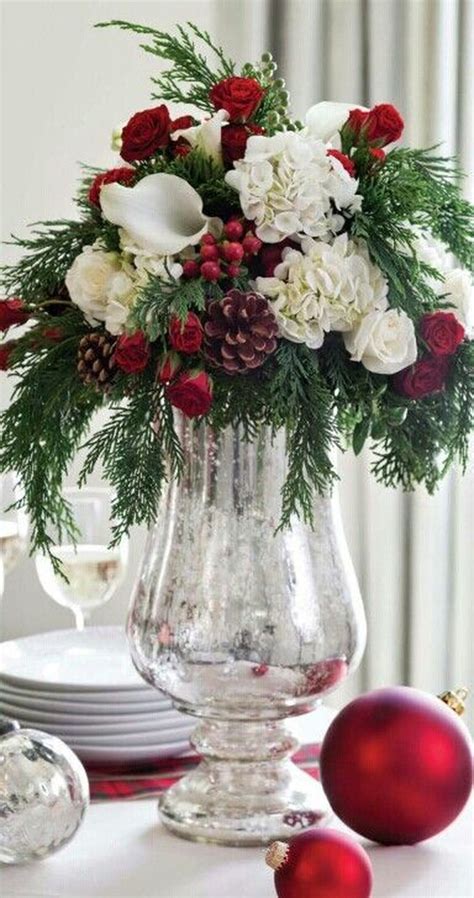 Lovely Traditional Christmas Decorations Ideas 29 Christmas Centers
