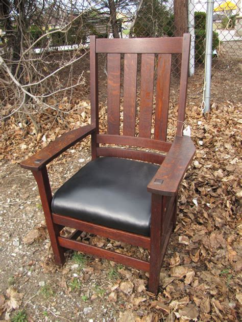 Exposed feet with faux wood finish. Antique L&jg Stickley High Back Arm Chair W3345 - joenevo