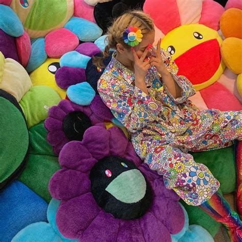 Shop here takashi murakami goodies selected by perrotin. @𝘶𝘸𝘶𝘩𝘰𝘣𝘪 💌 in 2020 | Murakami flower, Indie kids, Murakami