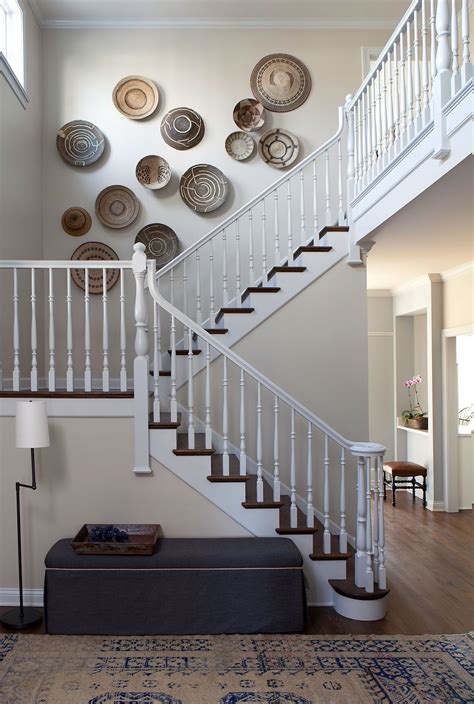 10 Wall Decor Ideas For Stairway