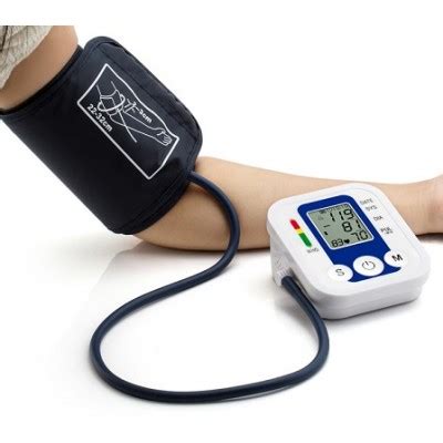 اقسم الضغط الانقباضي للكاحل على الضغط الانقباضي للذراع. ارتفاع ضغط الدم و جهاز قياس الضغط
