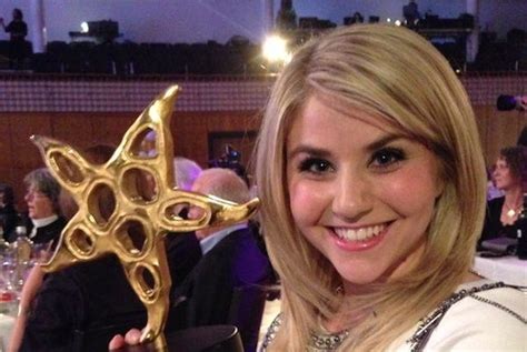 Sie wurde bekannt als gewinnerin der zehnten beatrice egli ist aktuell mit ihrer kick im augenblick tour unterwegs durch deutschland. Beatrice Egli: Ist Pfäffikon ihr Wohnort?