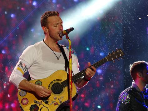 What is the net worth of chris martin? Coldplay's Chris Martin visits Israeli kindergarten for ...