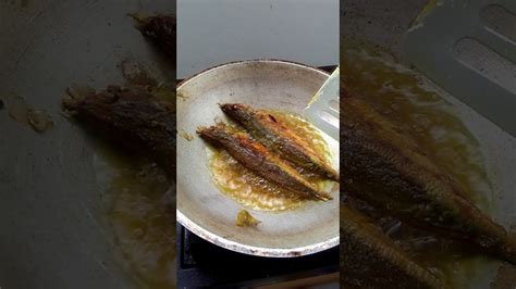 2 ekor ikan mujair/30 gr. Ikan goreng bawang - YouTube
