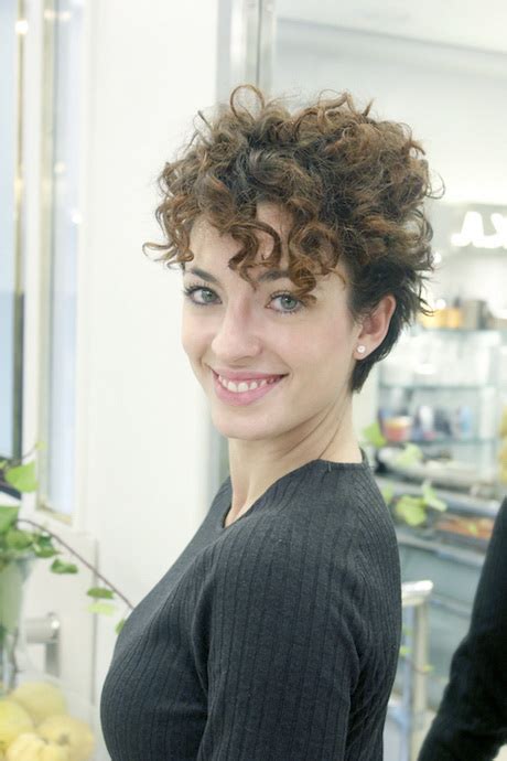 Aug 17, 2021 · desde el corte de pelo flob, a los cortes de pelo corto pixies y los shags actualizados, descubre cuál te sienta mejor. Pelo corto rizado 2016