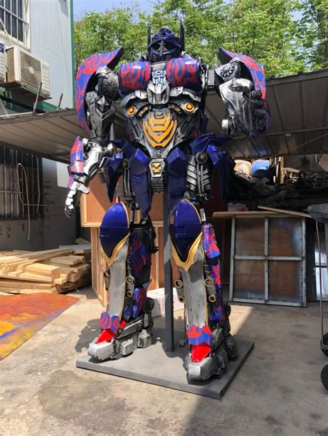 The Wearable Optimus Prime Costume From Transformers 5 The Last Knight