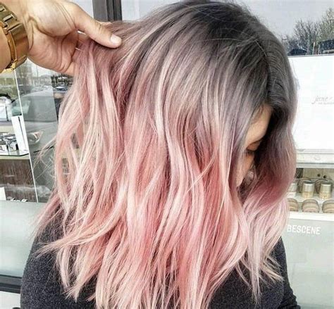 Smoky cheveux - la coloration 2021 aux mille visages séduisants