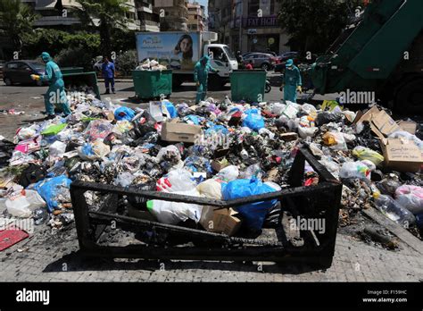 Beirut Beirut Lebanon 27th Aug 2015 Garbage Collectors Remove