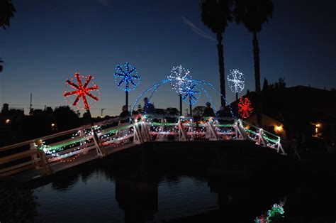 15 Best Places to See Christmas Lights in Los Angeles