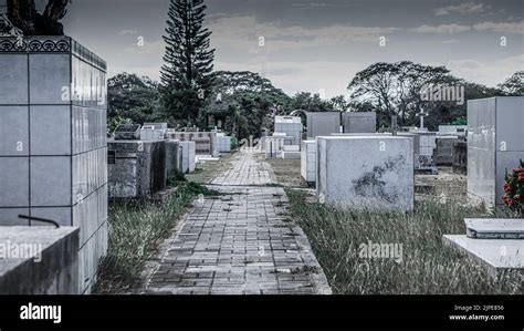 Beautiful and dramatic photos of the cemetery of Liberia in Guanacaste