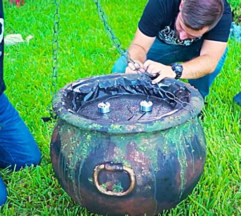 Make A Bubbling Witchs Cauldron For Halloween