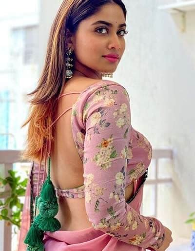 Sexy Shivani Narayanan Hot Tamil Actress Pics 14 Photos