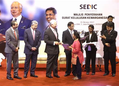 Representó a selangor fa en el torneo de la copa de malasia de 1972 a 1988. 37-year-old woman receives Malaysian citizenship after 20 ...