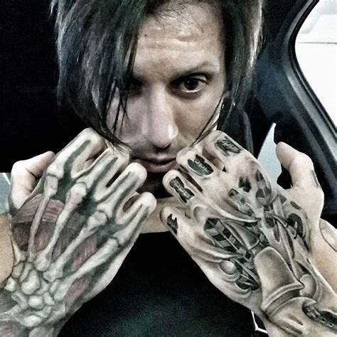 Gambar gambar tato henna keren design ideas tangan simple sumber : Gambar Tato 3D Dan Simpel Tribal, Biomekanik, Geometris Di ...